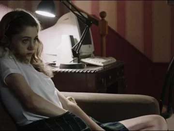 Natalia Dyer hot Scene masturbating