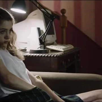 Natalia Dyer hot Scene masturbating