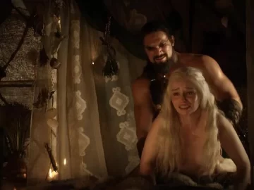 Emilia Clarke celeb hot scenes