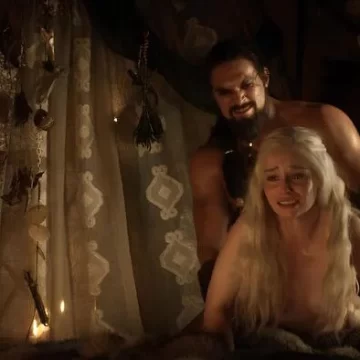 Emilia Clarke celeb hot scenes