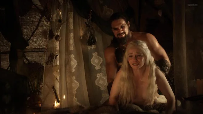 Emilia Clarke celeb hot scenes