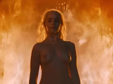 Emilia Clarke Hot