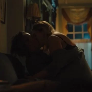 Kate Winslet sexy scenin Mare of Easttown s01e01 (2021)