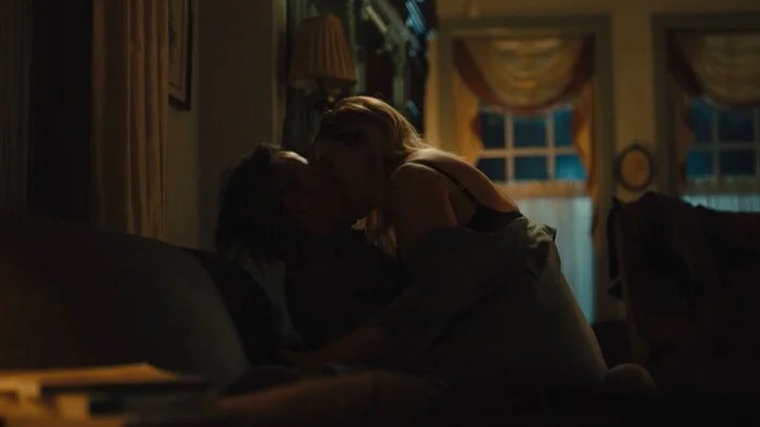 Kate Winslet sexy scenin Mare of Easttown s01e01 (2021)