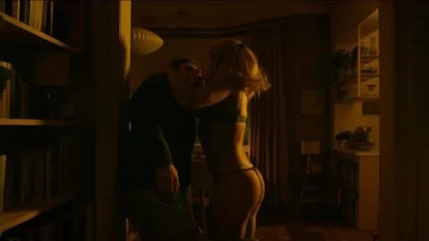 Florence Pugh Sexy